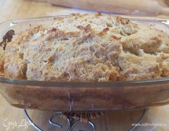 Достать хлеб из духовки и дать ему постоять в форме 15 минут. И только потом его достать и оставить на решетке до полного остывания.