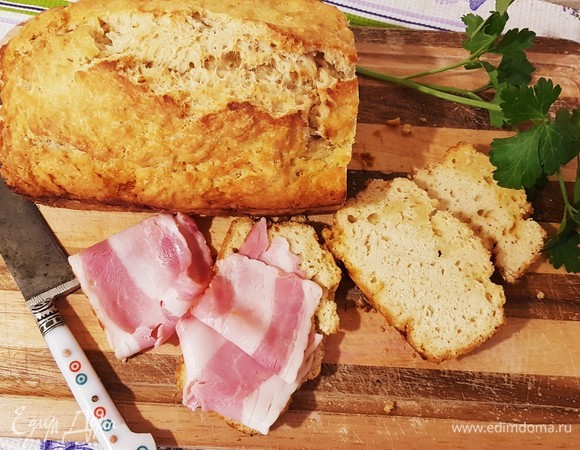 Хлеб вкусно есть с сыром, маслом, ветчиной и просто так с чаем.