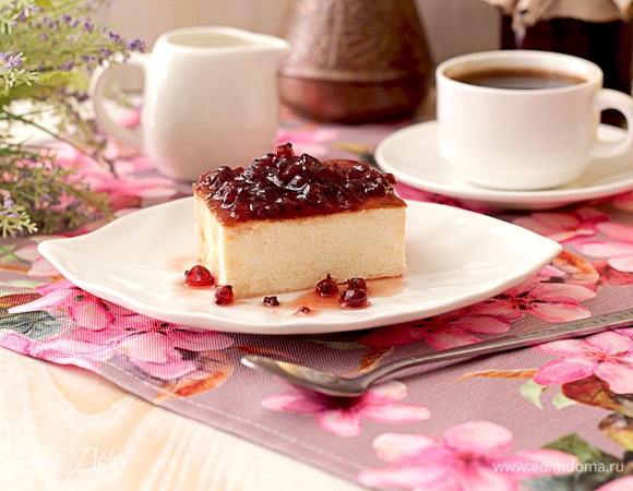 Вот и все, можно резать на порционные кусочки, полить вареньем, сметанкой или кто чем любит. Приятного аппетита!