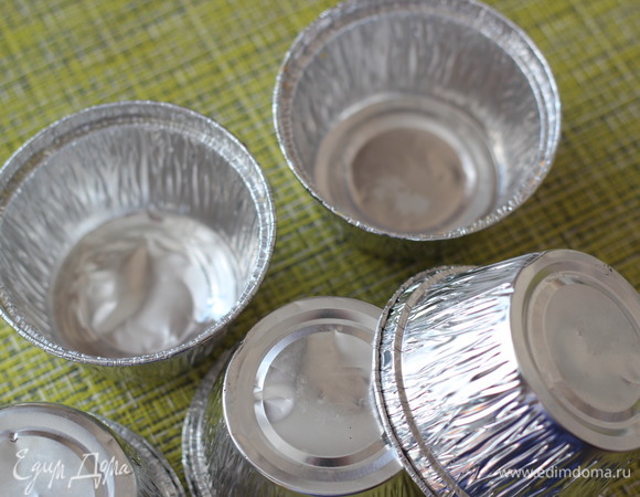 Формочки лучше использовать алюминиевые.