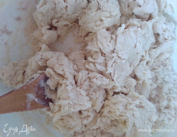 Перемешать все лопаткой, оставить на 15 минут.