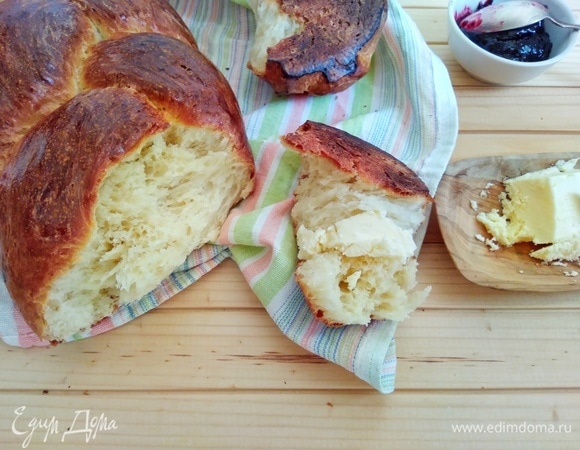 Остудить на решетке. Нарезать или поломать руками — и можно есть. Мякиш очень пушистый, со сливочным вкусом!