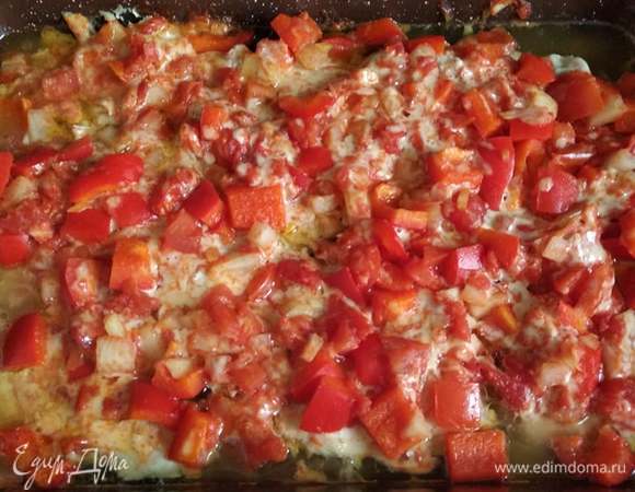 Разогреть духовку до 180°C. Форму накрыть фольгой и поставить в духовку на 20 минут. Снять фольгу и поставить обратно на 15 минут. Курица готова. Приятного аппетита!