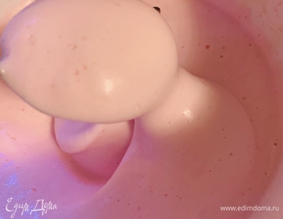 Взбить до состояния взбитых белков.