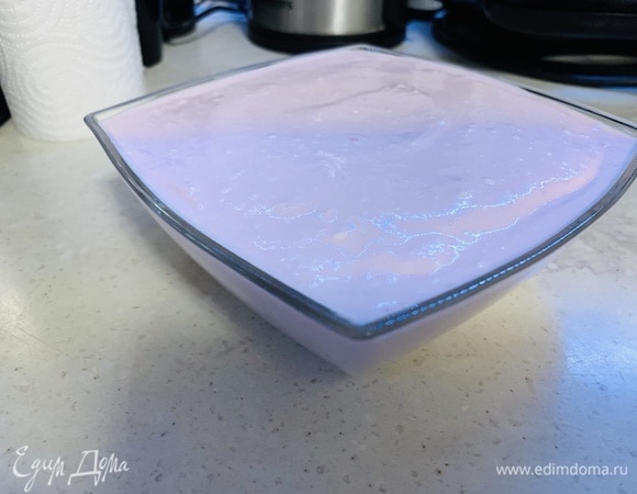 Переложить в форму и убрать в холодильник до полного застывания (около часа).