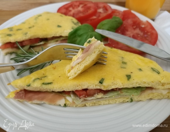 Омлетный сэндвич готов.