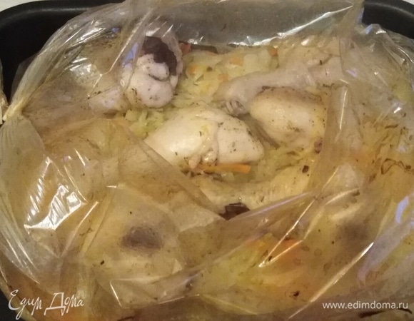 Достать из духовки, надрезать пакет и отправить обратно еще на 15 минут.