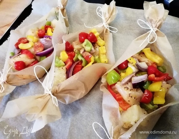 Разогреть духовку до 180°C. Выложить лодочки на противень.