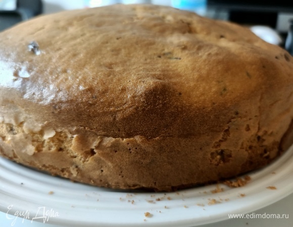 Тесто переложить в форму для запекания. Выпекать в духовке 40 минут при 180°C.