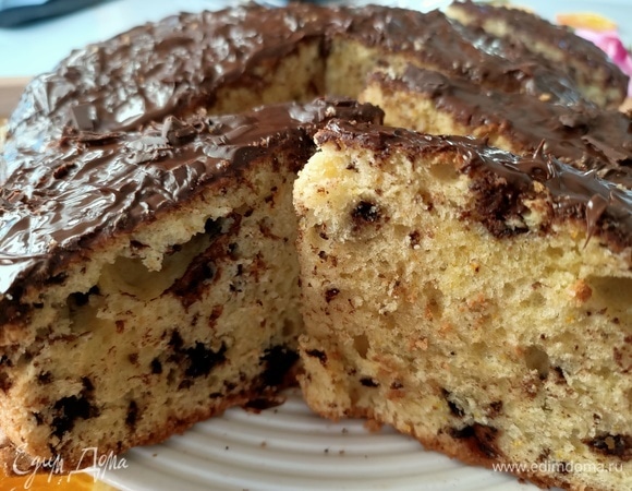 Кекс получается очень вкусным, рассыпчатым, с легким ароматом шоколада и миндаля.