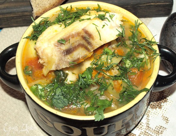 Готовый суп можно подавать. Перед подачей посыпать свежей зеленью.