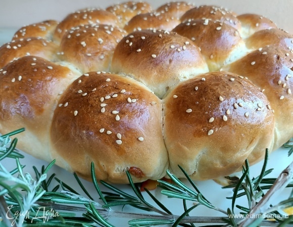 Из одного пирога мы получаем двадцать очень вкусных булочек с начинкой. Приятного аппетита!