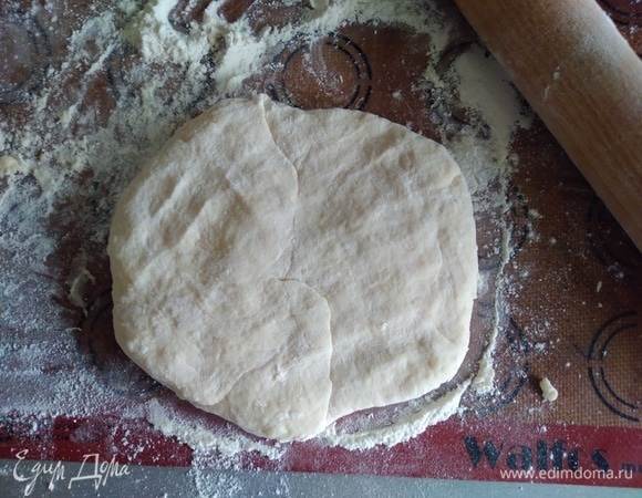 Еще немного пройтись скалкой.