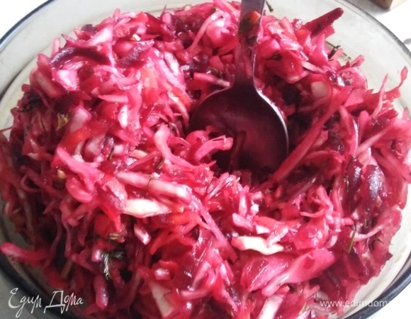 Заправить уксусом и растительным маслом. Приятного аппетита!