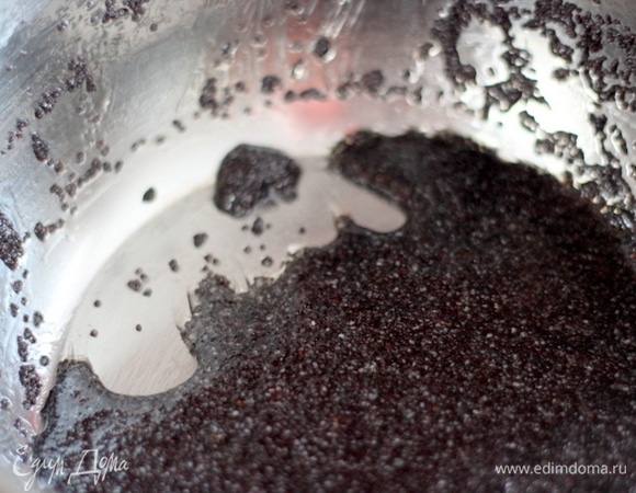 Масса должна получиться густой, но не превратиться в леденец! Должна немного растекаться.