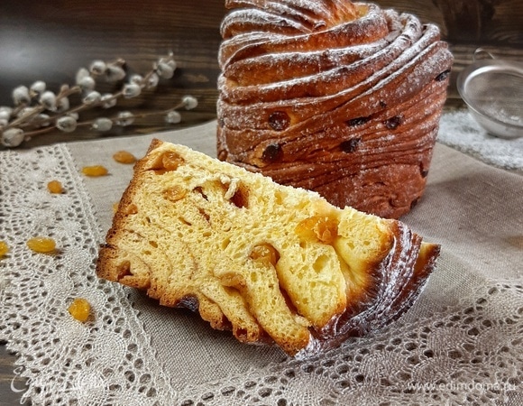 Полностью остужаем готовый кулич и щедро посыпаем его сахарной пудрой. 🍴Приятного аппетита!🍴