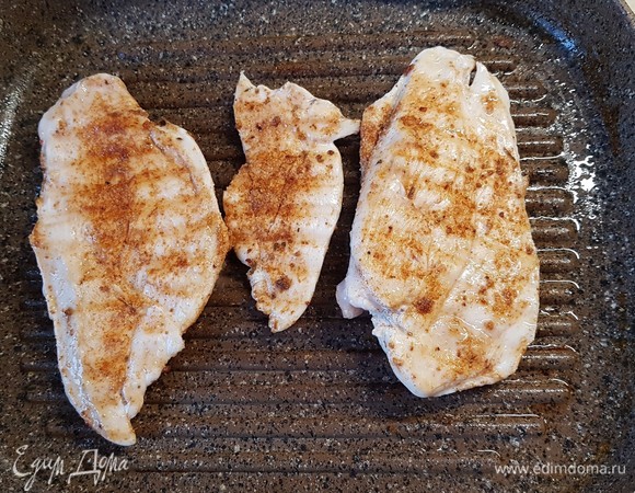 Обжарить на сковороде-гриль до готовности.