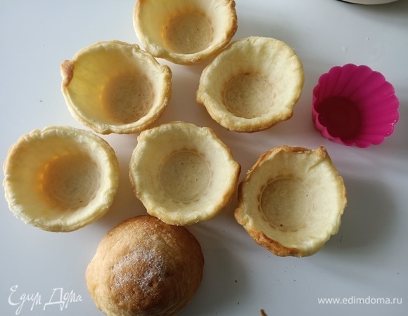 Выпекать 15–20 минут в предварительно разогретой до 180°С духовке.