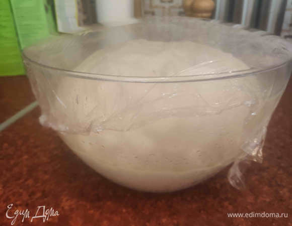 За эти 30 минут тесто опять выросло где-то в 2 раза. Это хорошо.