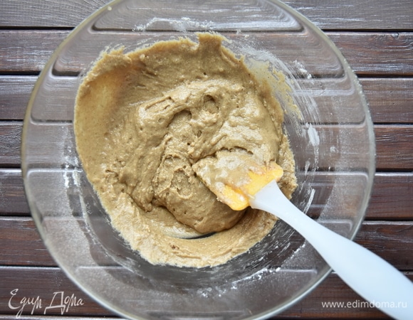 Замесить тесто.