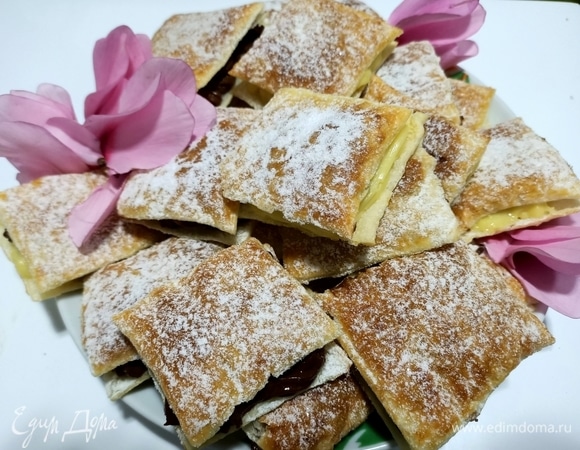 Чтобы пирожное оставалось хрустящим, начинять кремом лучше перед подачей на стол. Хранить в холодильнике не более 24 часов.