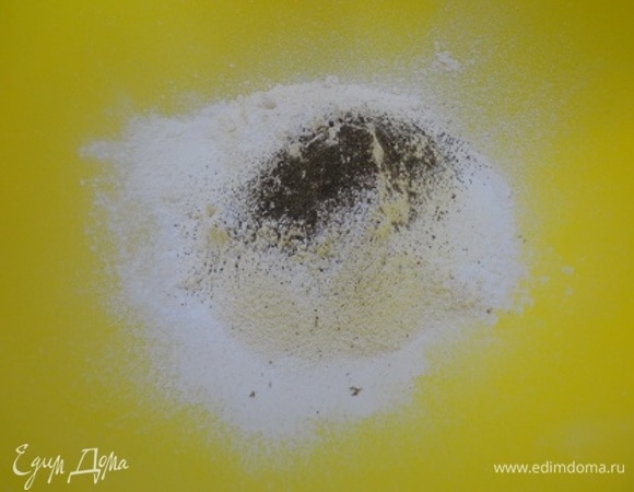 Смешайте муку с 1/2 ч. л. измельченных листьев зеленого чая с жасмином, разрыхлителем и солью.