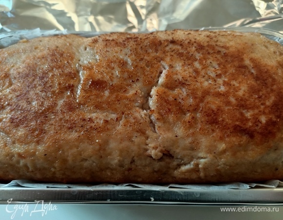 Куриный хлеб вернуть в форму, накрыть фольгой. Запекать один час в разогретой до 200°С духовке.