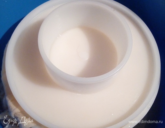 И да, крышку формы я просто кладу сверху, не придавливая.