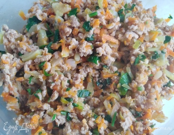 Готовую начинку остудить.