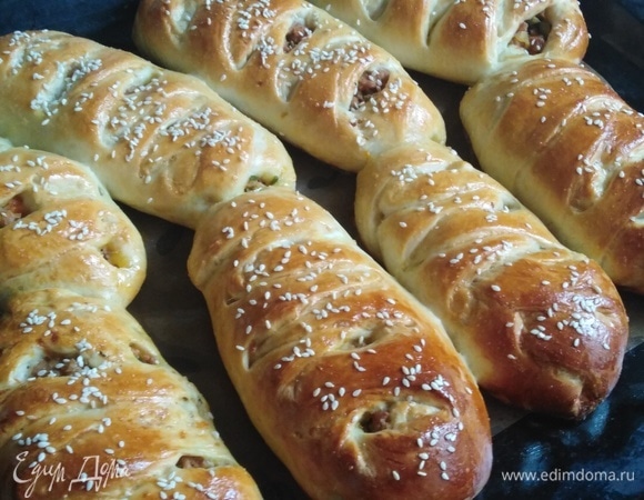 Поставить в разогретую духовку. Выпекать при 200°C 30–35 минут.