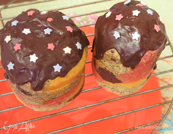 Выпекаем при 180°C 40 минут. Украшаем глазурью. Приятного аппетита!