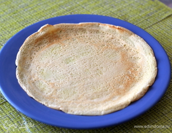 Блинчики должны быть не слишком тоненькими и кружевными,чтобы не размокли от свеклы.