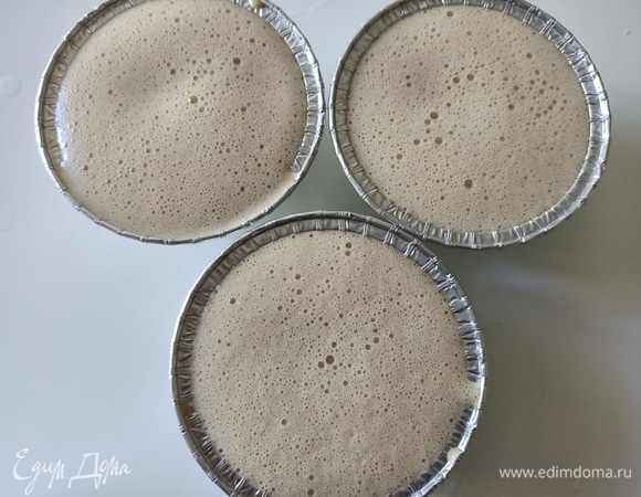 Разлить по формочкам. Остудить и убрать в холодильник на 3–4 часа.