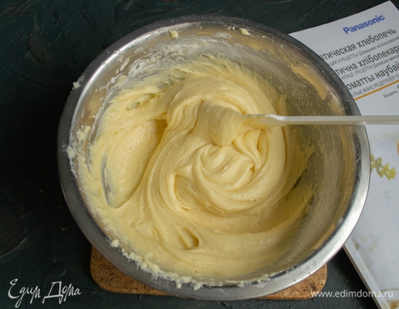 Быстро замешиваем гладкое тесто без комков.