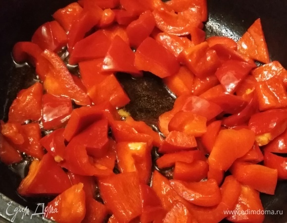 Обжарить его на растительном масле до полуготовности.