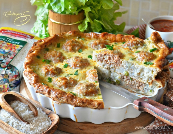 Остывший пирог прекрасно нарезается и держит форму. Вот такой аппетитный у него получился «внутренний мир»!