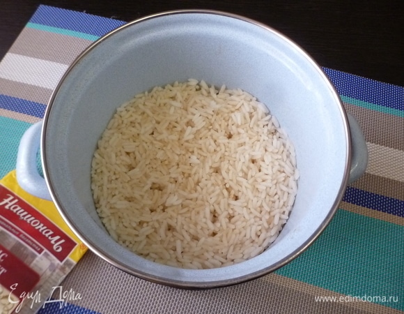 Традиционно пикадильо подают с рисом и фасолью. Сварить рис ТМ «Националь» до готовности, согласно рекомендациям на упаковке. Фасоль сварить до готовности, предварительно замочив ее в воде на несколько часов. Можно использовать фасоль ТМ «Националь», но как всегда, когда надо, в магазине она исчезает))