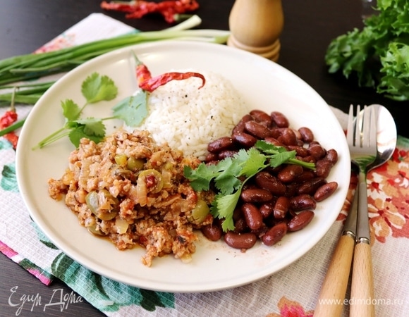 Гарнировать блюдо рисом ТМ «Националь» и фасолью. Приятного аппетита!