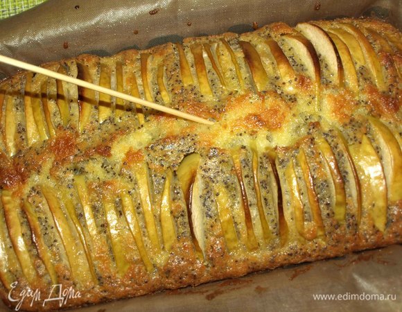 Отправляем в заранее разогретую до 180ºС духовку на 1 час. Лучше ориентироваться по своей духовке. Готовность проверить бамбуковой палочкой. Если палочка сухая, то манник готов.