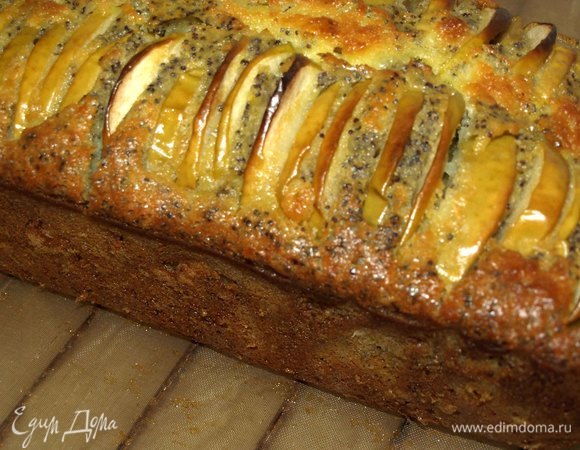 Достать готовый манник. Дать немного остыть в форме. Достать из формы и оставить до полного остывания на решетке или блюде. Остывший манник посыпать сахарной пудрой.