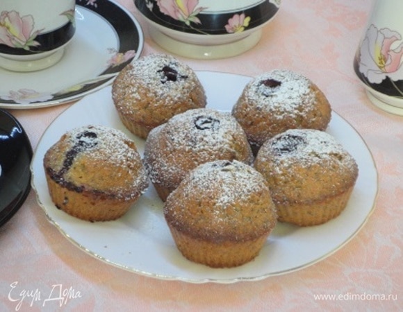 Можно посыпать сахарной пудрой.