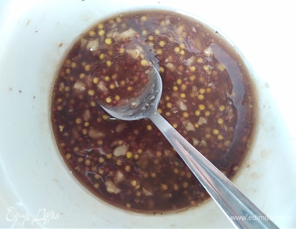 Влить масло, перемешать до соединения.