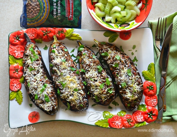 Подавайте баклажаны теплыми, посыпав свежей зеленью. Приятного вам аппетита!