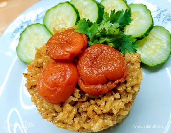 По окончании программы перемешайте аккуратно рис и выложите красиво на тарелку. Данное блюдо чудесно готовится и в обычной кастрюле. Приятного аппетита!