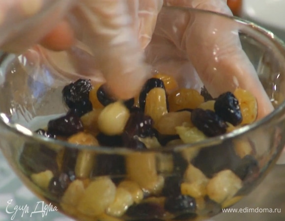 Изюм залить виски и дать постоять.