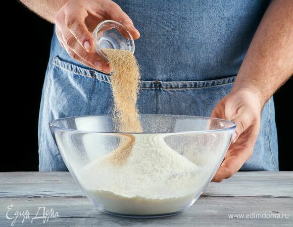 Добавьте сухие дрожжи.