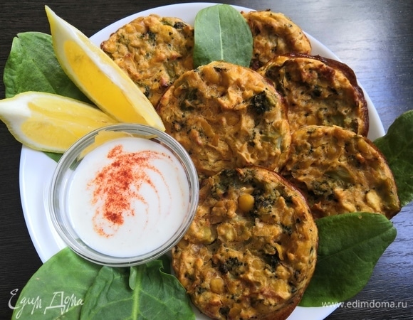 Смешать все ингредиенты для соуса. Подать к столу! 