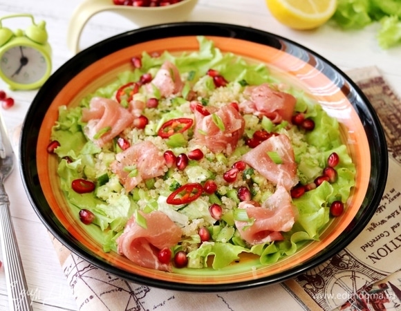 Салат готов. Сразу же подавать на стол. Приятного аппетита!