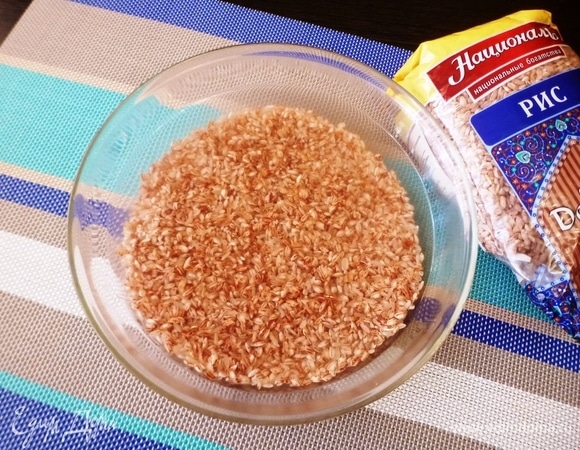 Рис девзира ТМ «Националь» промыть и замочить в воде на 30 минут.