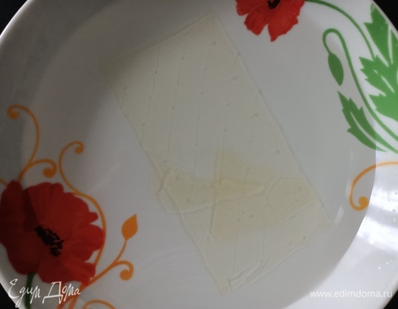 В холодной воде замочить желатин.